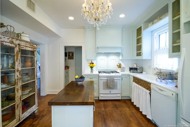 $2,550 | 114 West Huisache Avenue, San Antonio, TX 78212