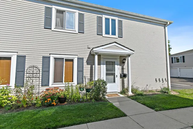 $244,500 | 1037 Cove Drive, Unit 135D, Prospect Heights, IL 60070