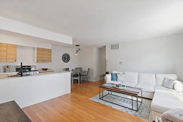 $244,500 | 1037 Cove Drive, Unit 135D, Prospect Heights, IL 60070