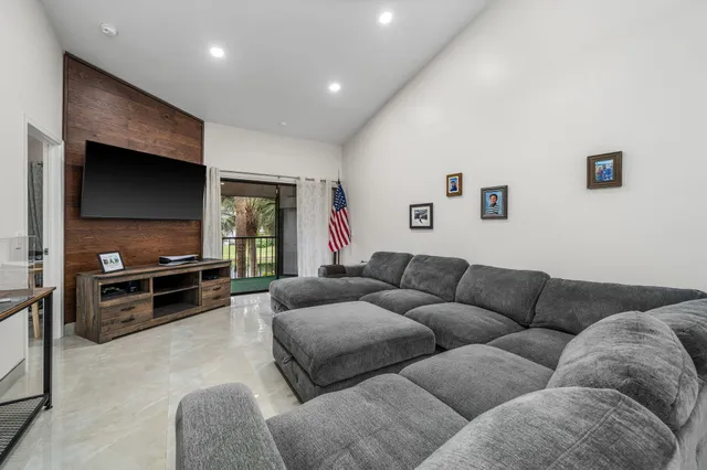 $280,000 | 600 Crosswinds Drive, Unit C2, Greenacres, FL 33413