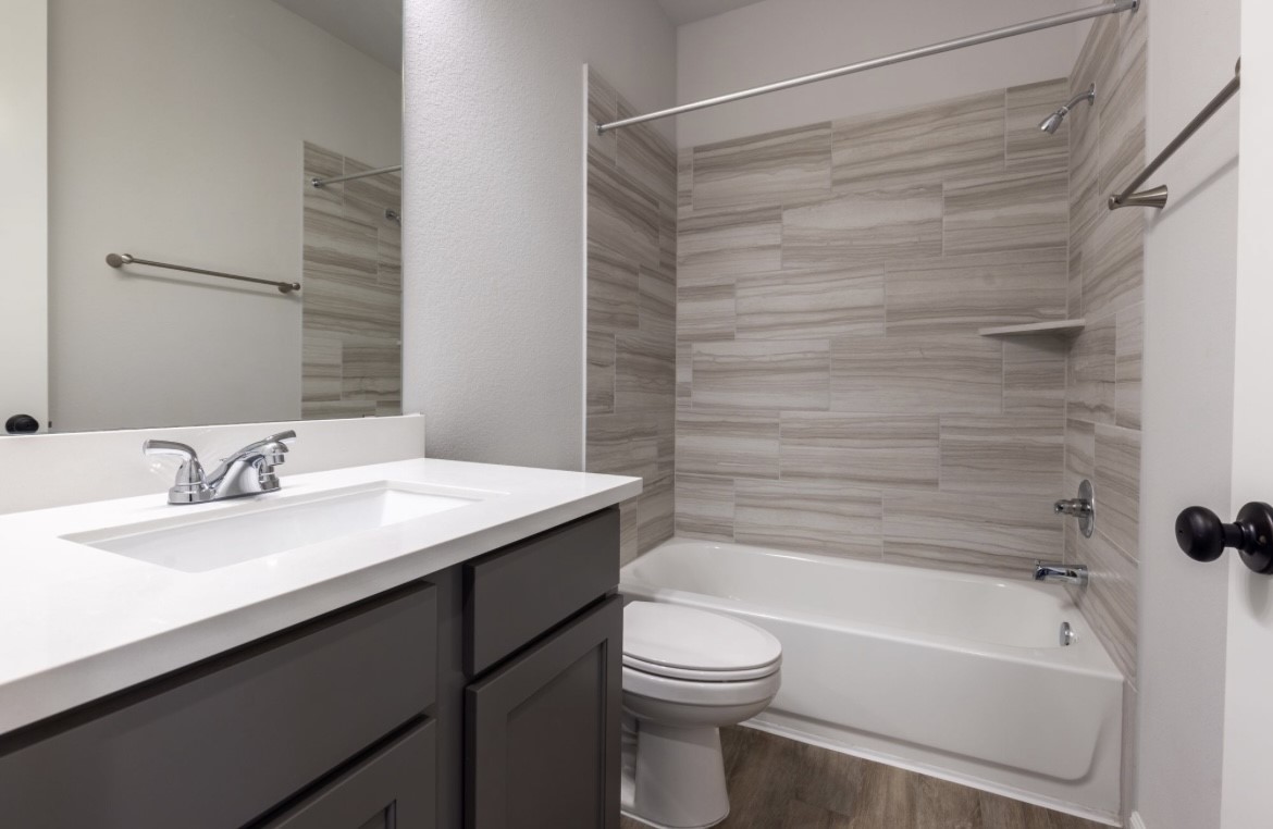 5034 Morrison Drive Manvel, TX 77578 - Photo 21 of 36 Secondary bathroom
