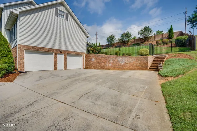 $599,000 | 2424 Rivermont Drive, Kingsport, TN 37660