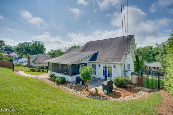 $574,900 | 2424 Rivermont Drive, Kingsport, TN 37660