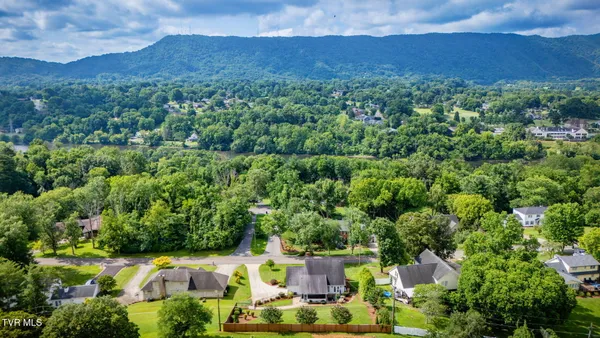 $574,900 | 2424 Rivermont Drive, Kingsport, TN 37660