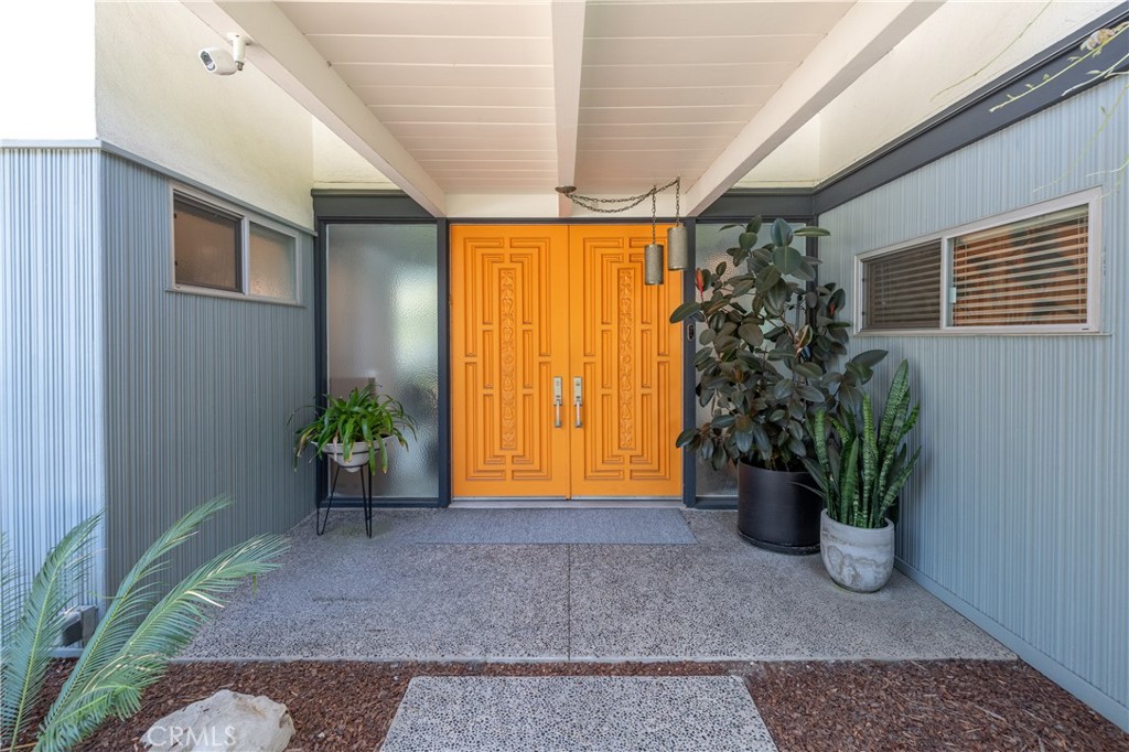 15626 Royal Ridge Road Sherman Oaks, CA 91403 - Photo 4 of 33