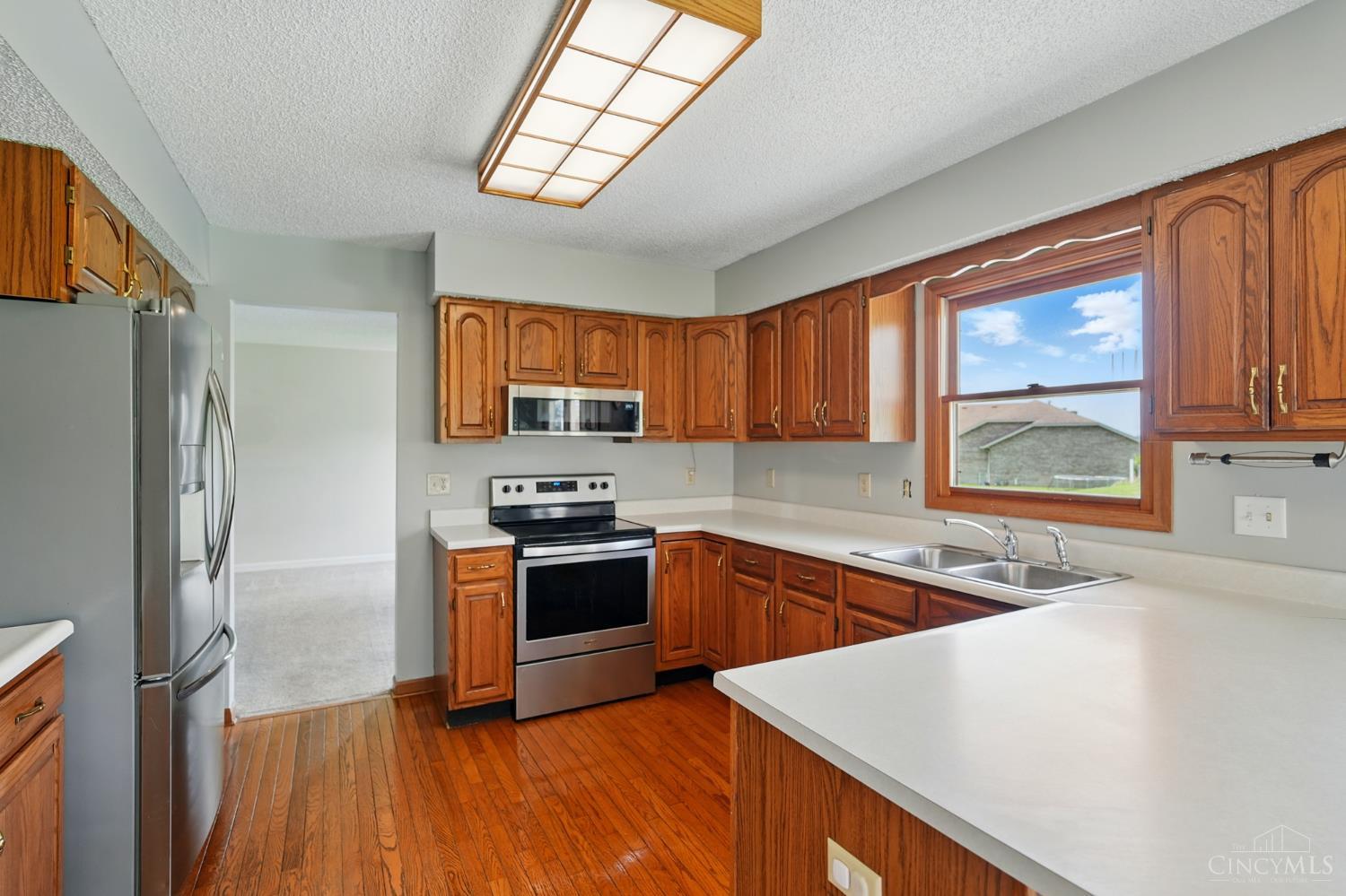 617 Orient Way Hamilton, OH 45013 - Photo 4 of 54