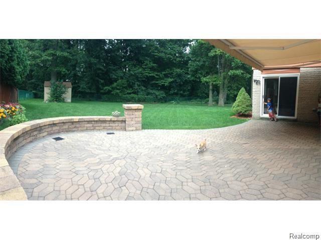 445 Buckingham Road Canton, MI 48188 - Photo 2 of 15