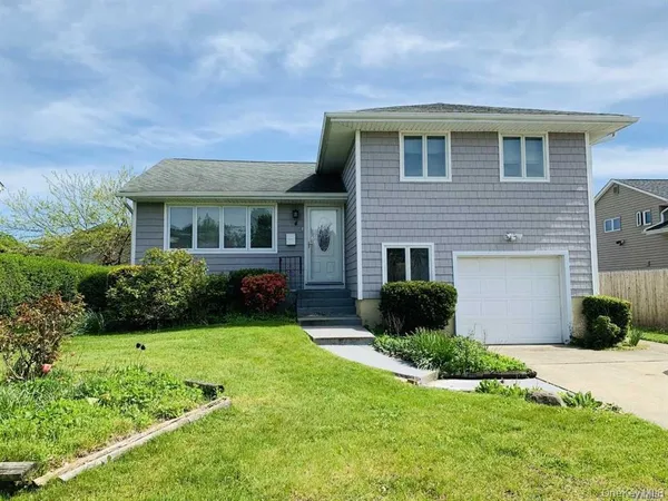 $4,500 | 4 Willow Place, Hicksville, NY 11801