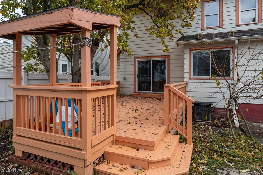 3368 Berea Road Cleveland, OH 44111 - Photo 25 of 26 View of wooden deck