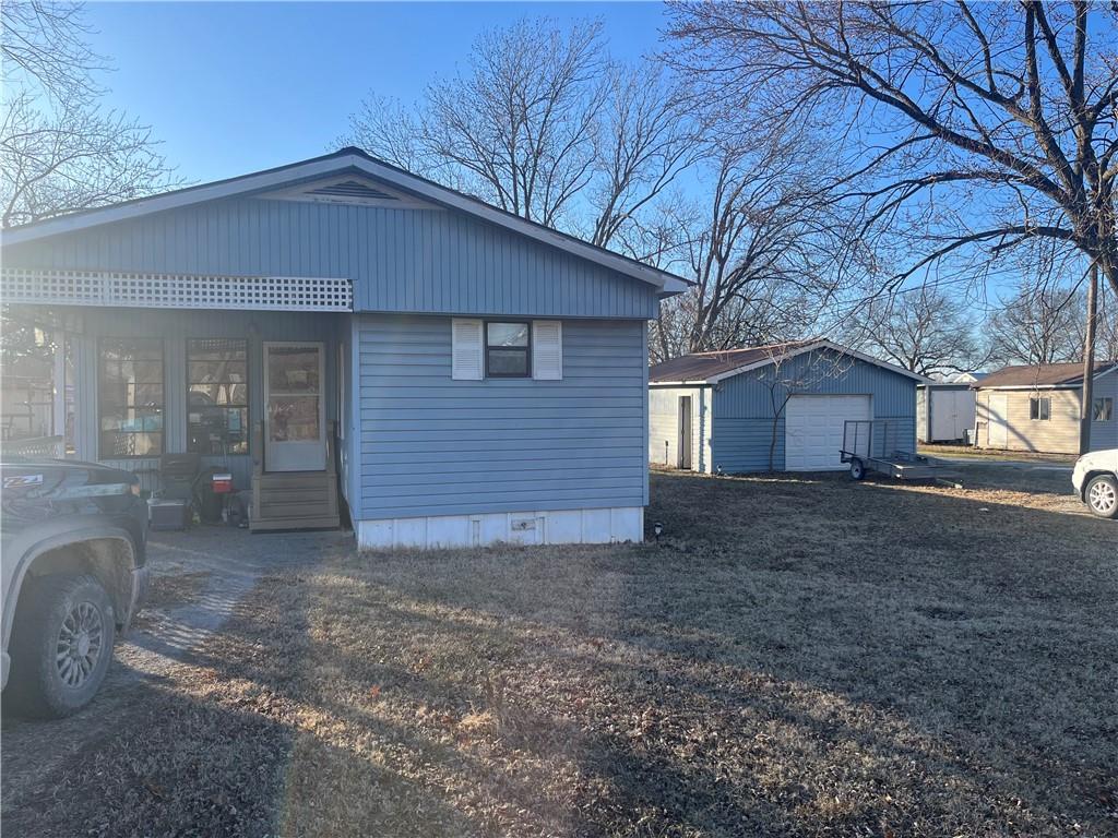 202 West Perry Street Arma, KS 66712 - Photo 2 of 6