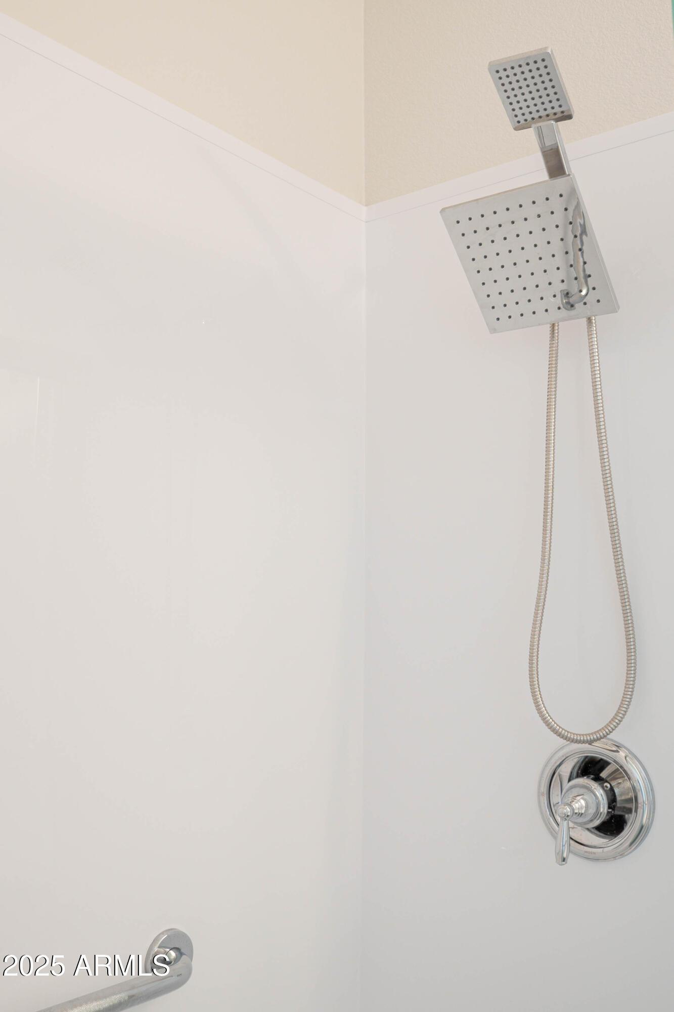 625 North Hamilton Street, Unit 27 Chandler, AZ 85225 - Photo 21 of 40 a picture of a wall with a lamp