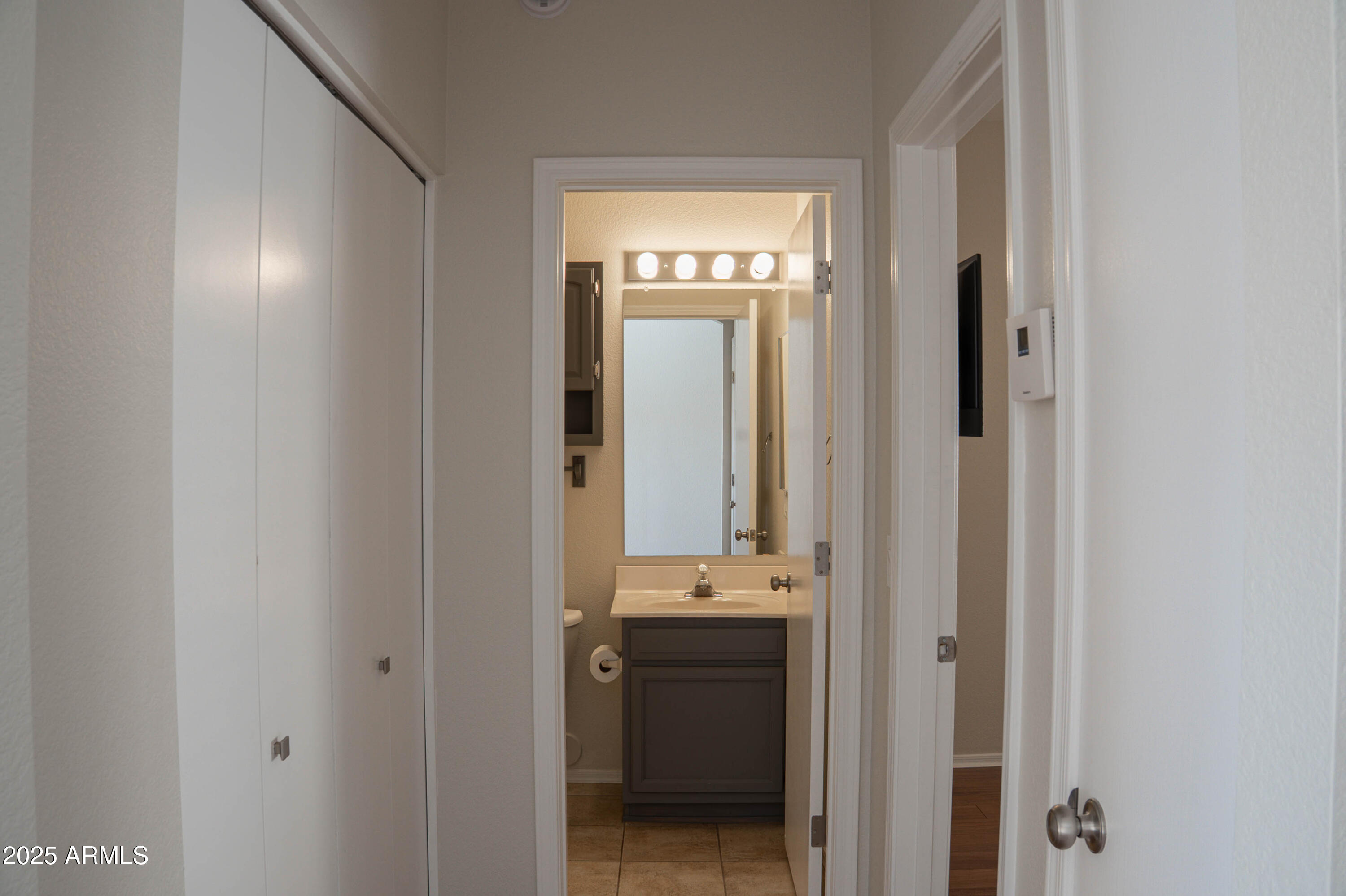 625 North Hamilton Street, Unit 27 Chandler, AZ 85225 - Photo 27 of 40 a en suite bathroom with a sink and mirror