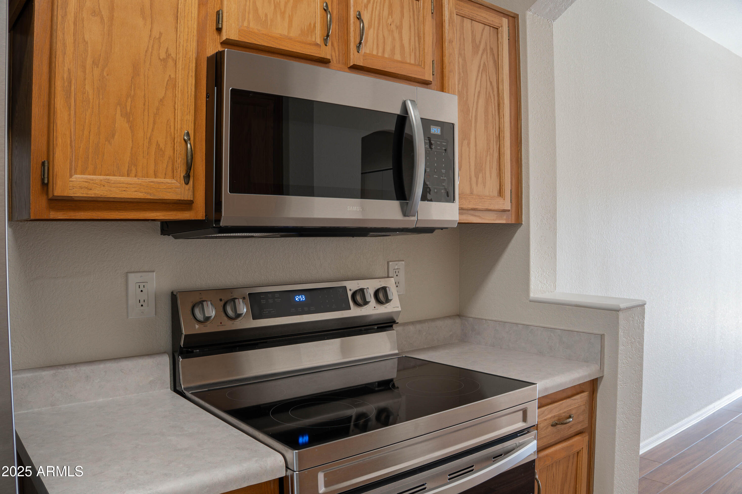 625 North Hamilton Street, Unit 27 Chandler, AZ 85225 - Photo 30 of 40 a kitchen with a stove and a microwave