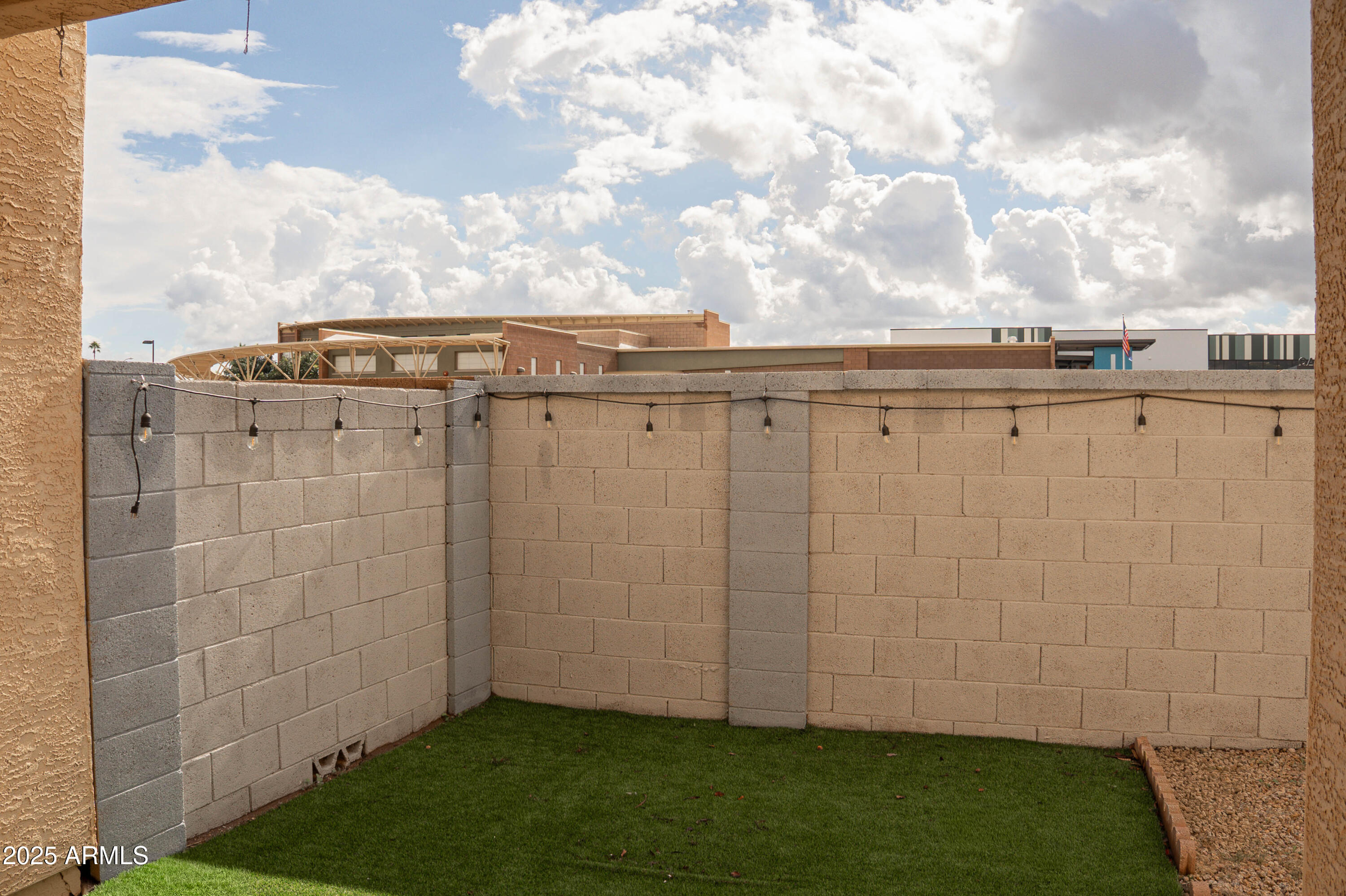 625 North Hamilton Street, Unit 27 Chandler, AZ 85225 - Photo 5 of 40 a view of a backyard