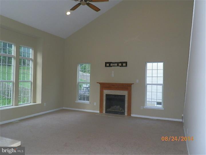 425 A Peltoma Road Barrington, NJ 08033 - Photo 4 of 10 Family Room