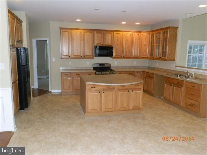 425 A Peltoma Road Barrington, NJ 08033 - Photo 5 of 10 Kitchen
