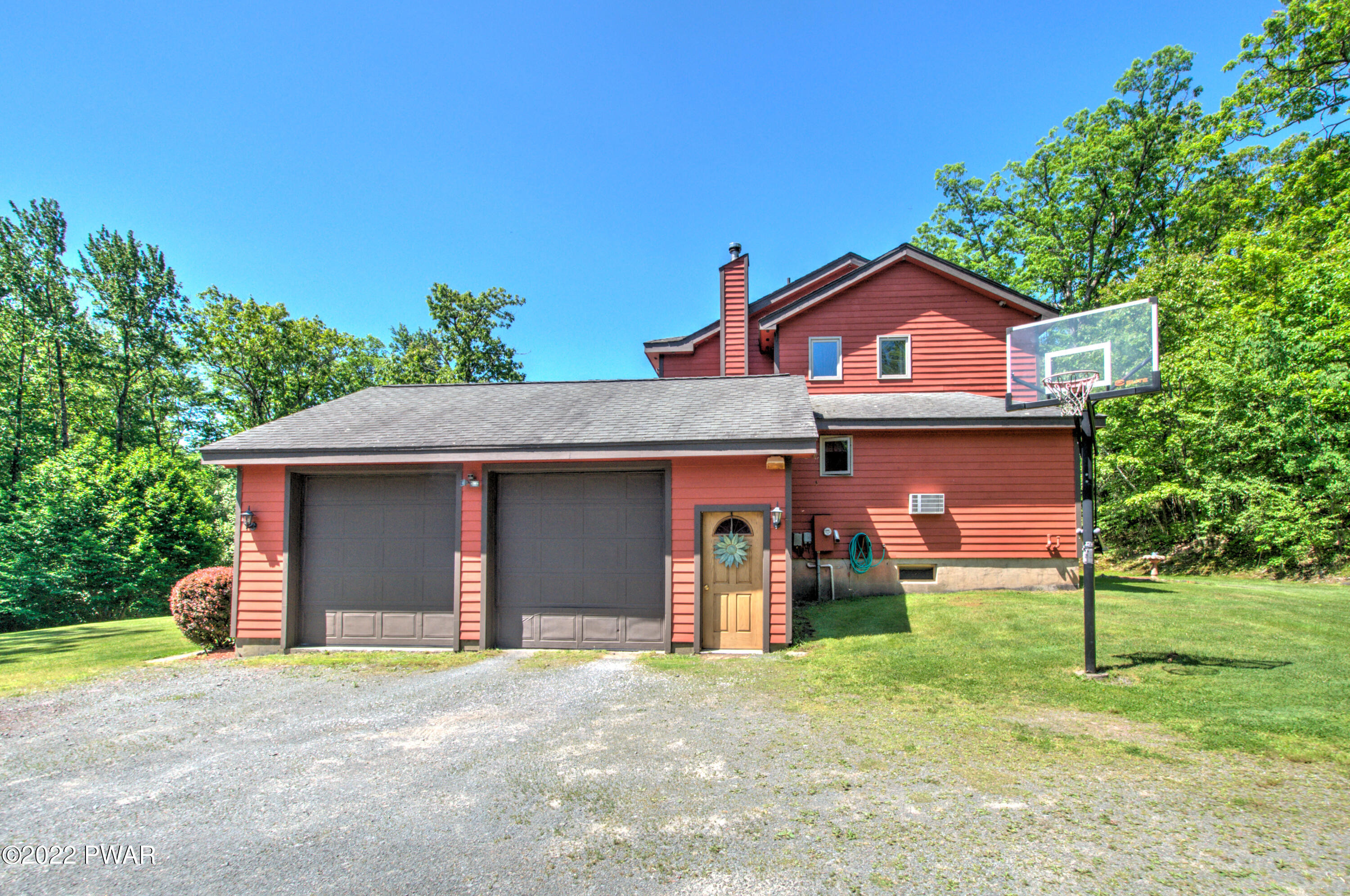 141 Egypt Road Tafton, PA 18464 - Photo 5 of 45 3b-Exterior attached garage