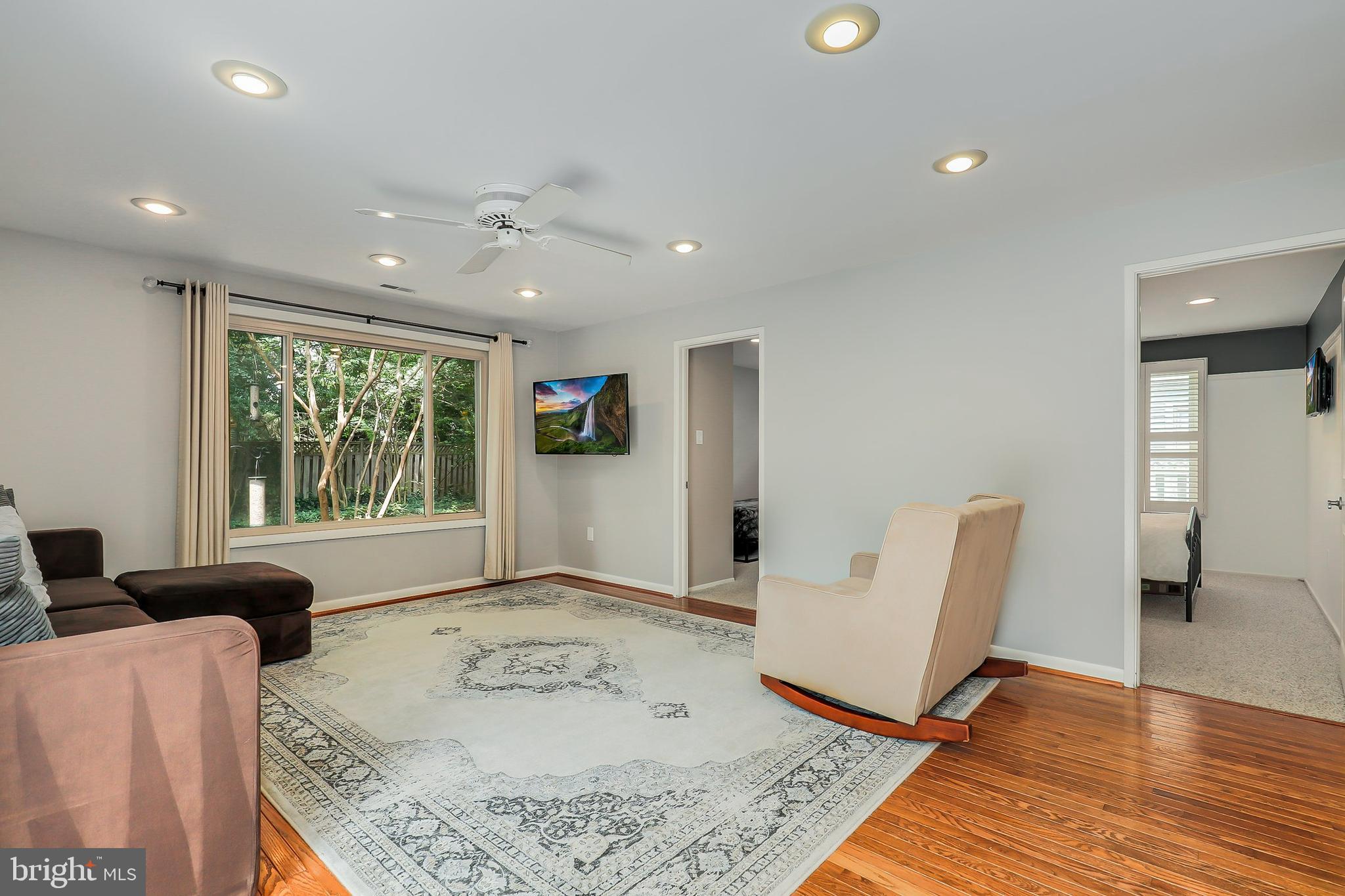 158 Magnolia Road Sterling, VA 20164 - Photo 3 of 42 Gallery Image 3