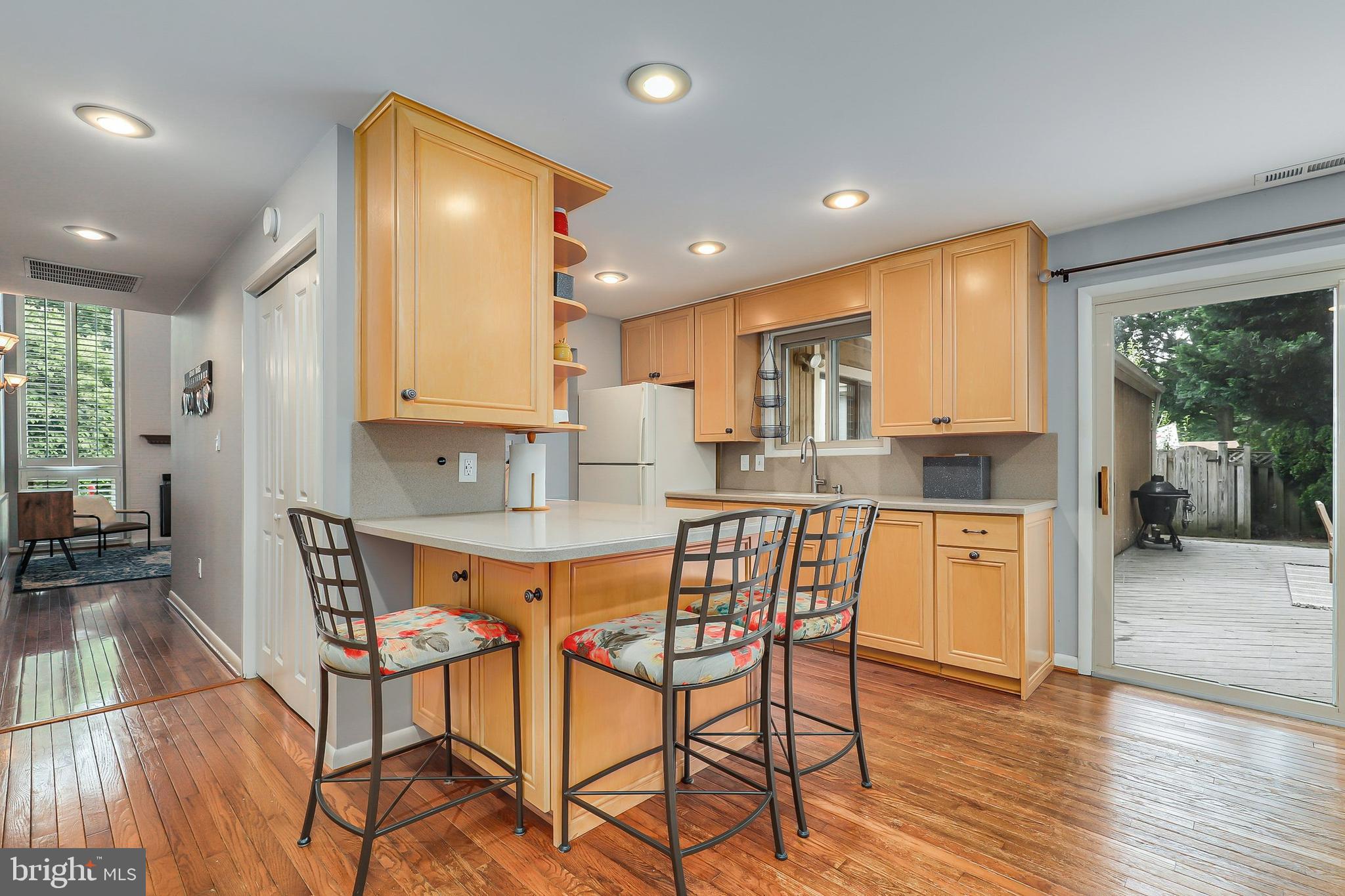 158 Magnolia Road Sterling, VA 20164 - Photo 8 of 42 Gallery Image 8