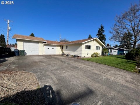 476 South 39th Place Springfield, OR 97478 - Photo 2 of 18 a view of white house with a yard