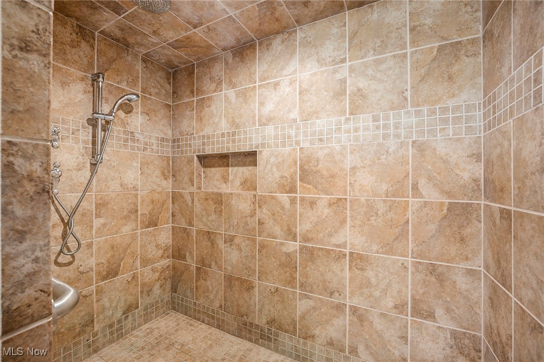 6800 South Ridge Road East Geneva, OH 44041 - Photo 13 of 29 Full Bath 2