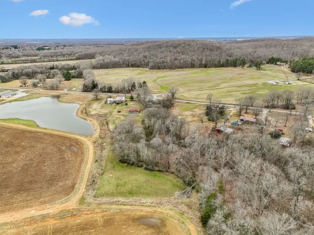 $550,000 | 7567 Old State Rte 1, New Johnsonville, TN 37134