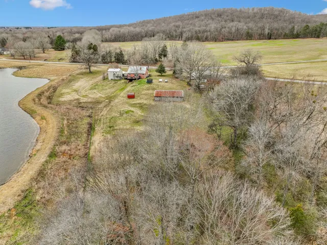 $550,000 | 7567 Old State Rte 1, New Johnsonville, TN 37134
