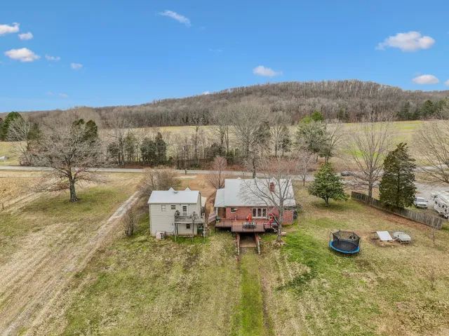 $550,000 | 7567 Old State Rte 1, New Johnsonville, TN 37134