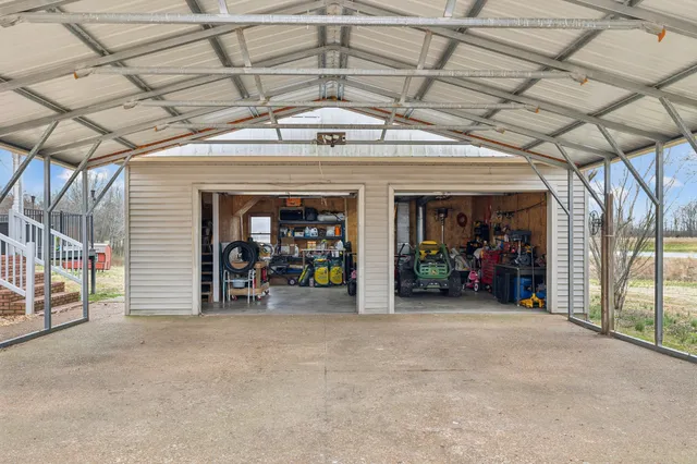 $550,000 | 7567 Old State Rte 1, New Johnsonville, TN 37134