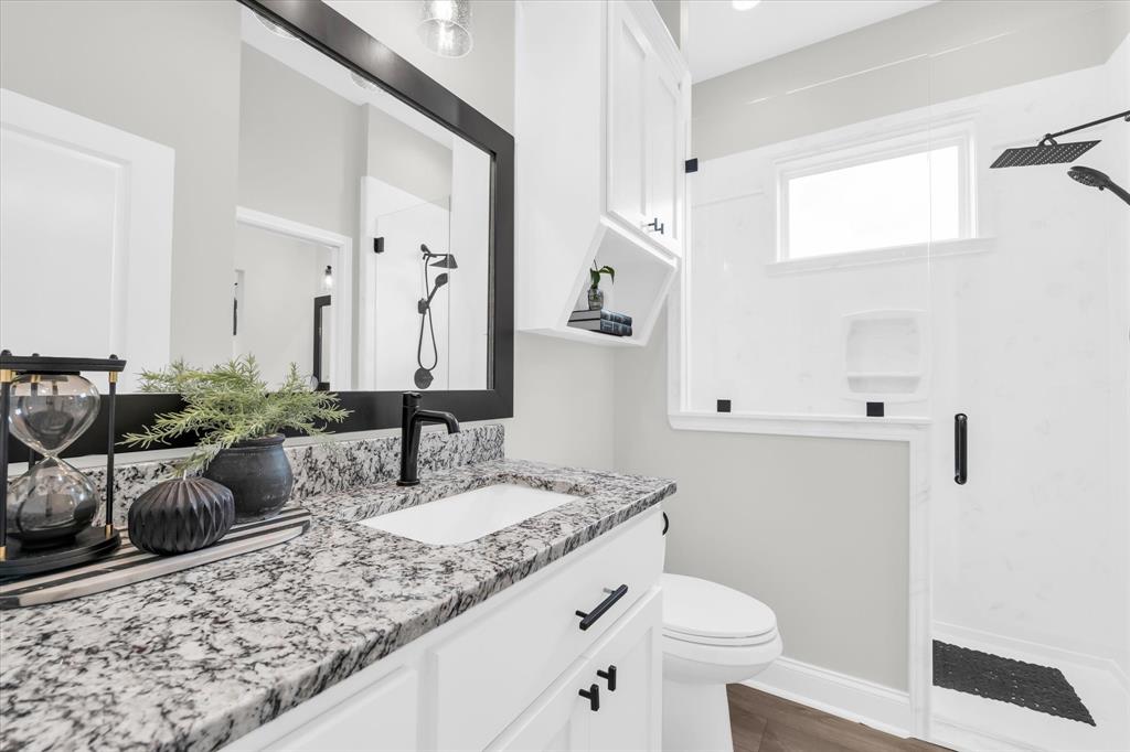 154 Water View Lane Robinson, TX 76706 - Photo 30 of 40 shared secondary bathroom for use by bedroom 3 and 4