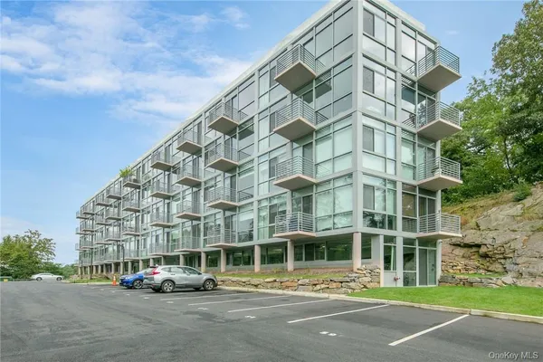 $3,500 | 250 Central Park Avenue, Unit 5J, Hartsdale, NY 10530
