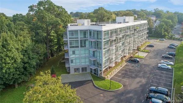 $3,500 | 250 Central Park Avenue, Unit 5J, Hartsdale, NY 10530