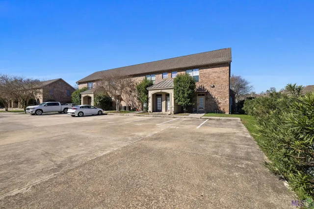 $120,000 | 888 South Kenilworth Parkway, Unit 4H, Baton Rouge, LA 70820