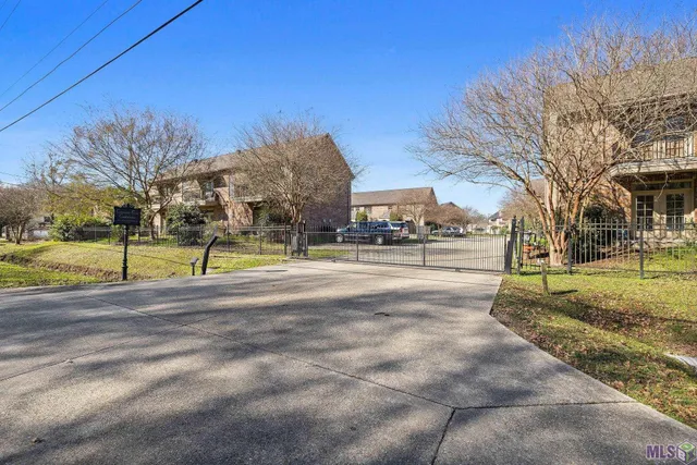 $120,000 | 888 South Kenilworth Parkway, Unit 4H, Baton Rouge, LA 70820