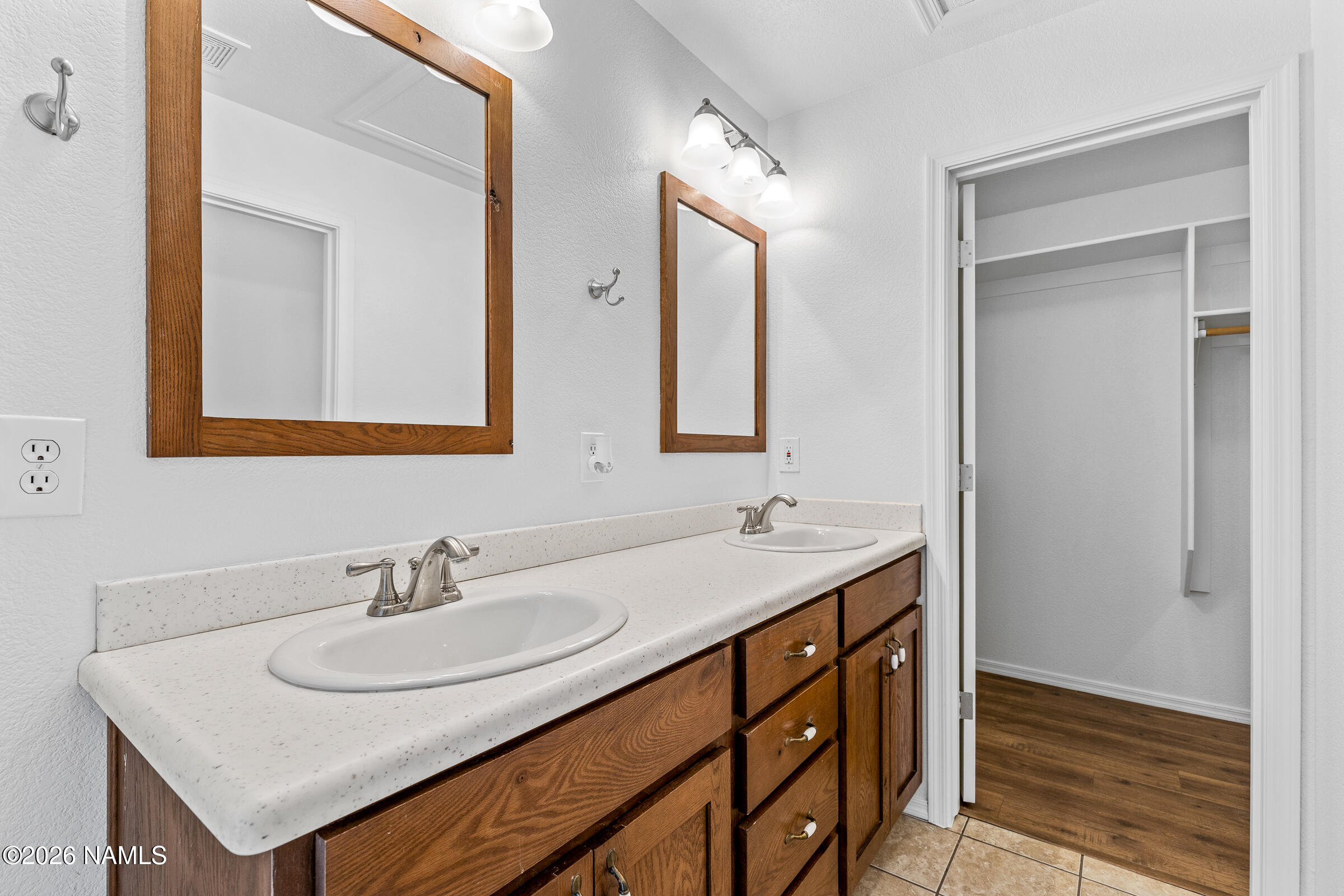 9748 North Aldrich Road Flagstaff, AZ 86004 - Photo 19 of 37 Primary Bathroom