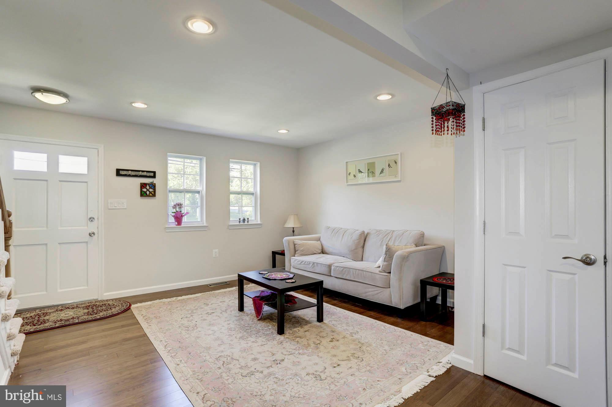 8012 Sandy Spring Road Laurel, MD 20707 - Photo 4 of 36 Living Area