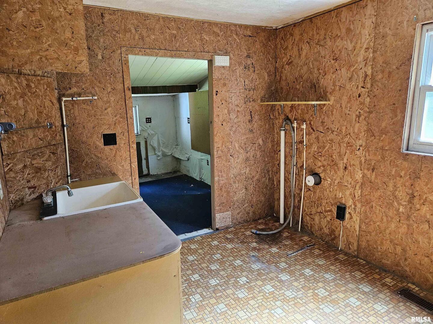 1233 West Harrison Road Murphysboro, IL 62966 - Photo 14 of 24 a view of a bathroom