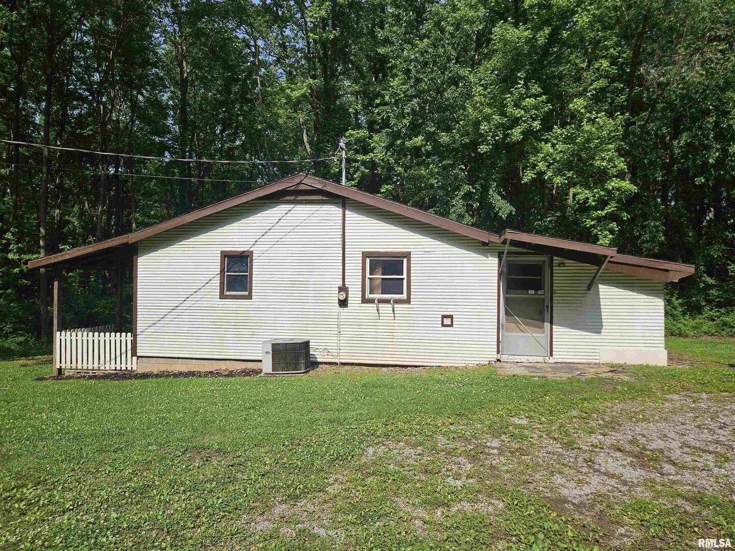 1233 West Harrison Road Murphysboro, IL 62966 - Photo 5 of 24 a view of a house with a yard and a garden