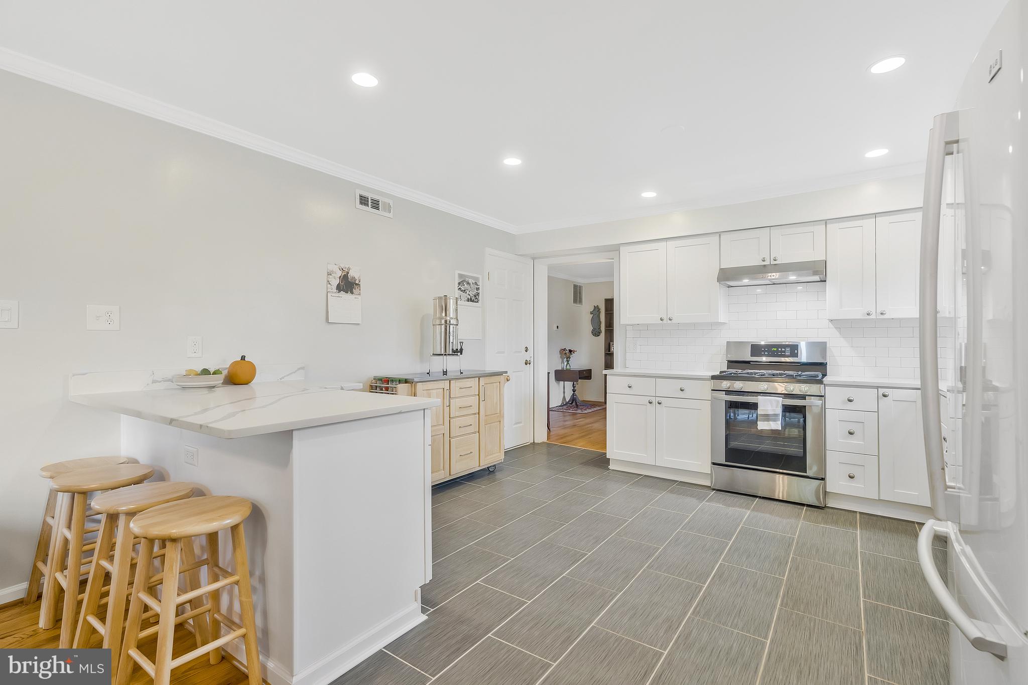 1033 Riva Ridge Drive Great Falls, VA 22066 - Photo 11 of 26 Kitchen