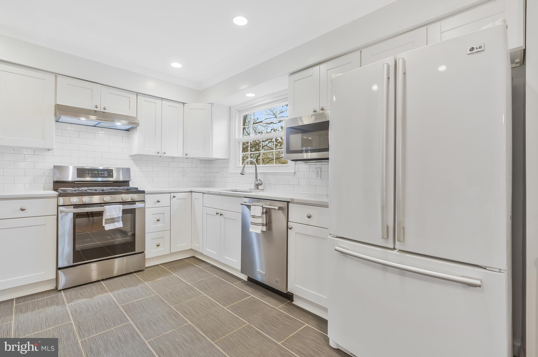 1033 Riva Ridge Drive Great Falls, VA 22066 - Photo 10 of 26 Kitchen