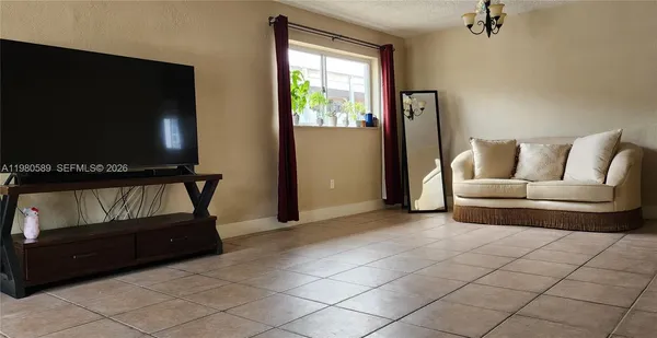 $4,400 | 880 East 26th Street, Hialeah, FL 33013
