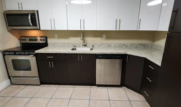 $4,400 | 880 East 26th Street, Hialeah, FL 33013