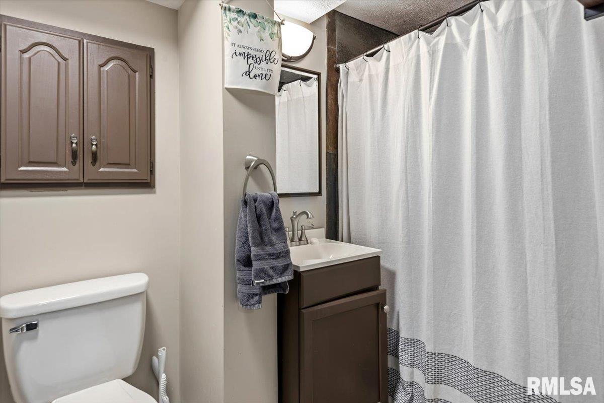 2128 Blackhawk Road Springfield, IL 62702 - Photo 20 of 25