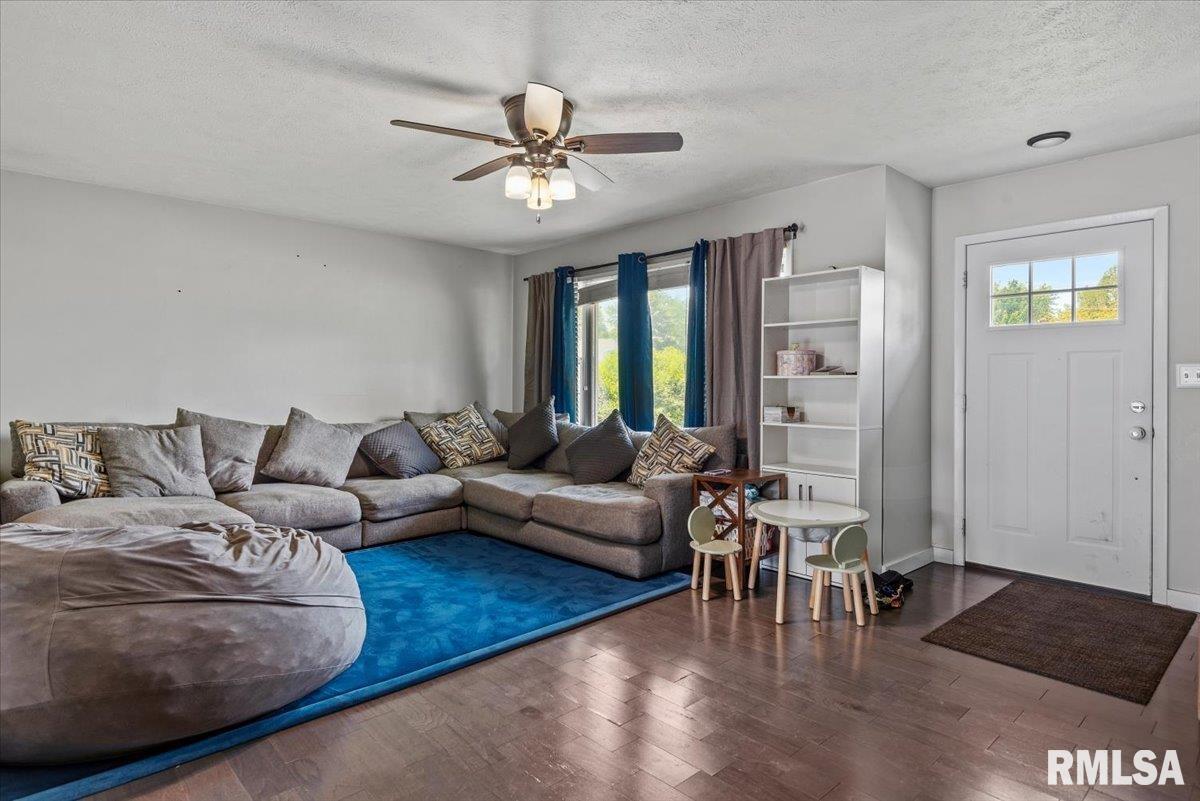 2128 Blackhawk Road Springfield, IL 62702 - Photo 2 of 25