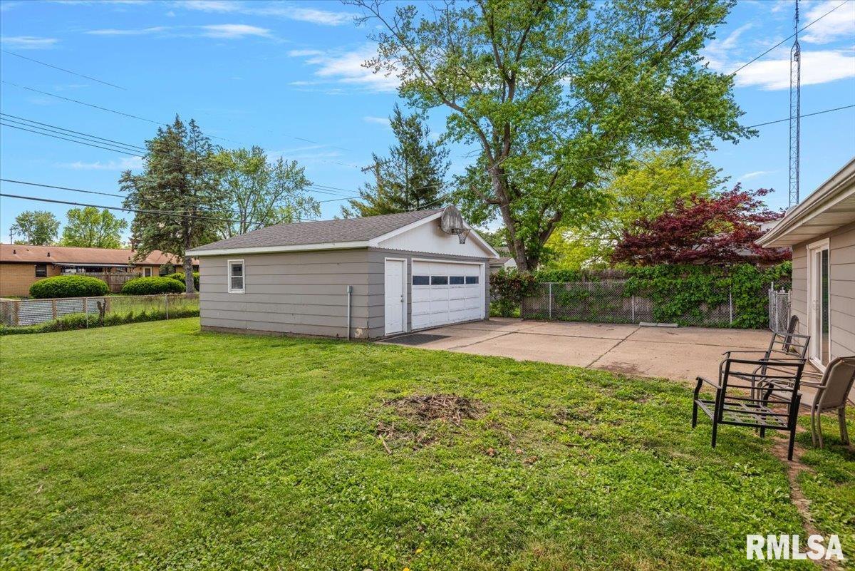2128 Blackhawk Road Springfield, IL 62702 - Photo 21 of 25