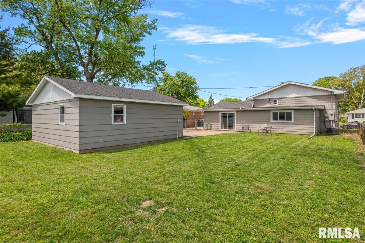 2128 Blackhawk Road Springfield, IL 62702 - Photo 23 of 25