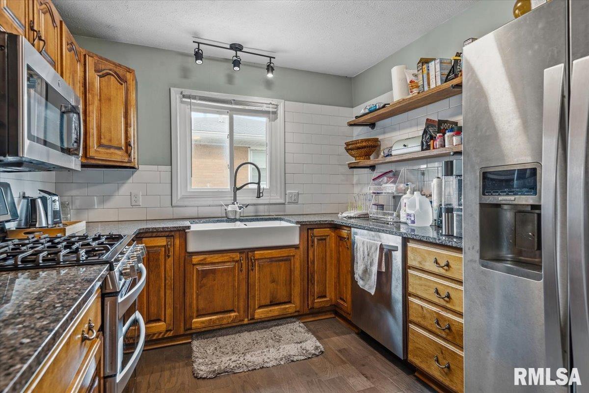 2128 Blackhawk Road Springfield, IL 62702 - Photo 5 of 25