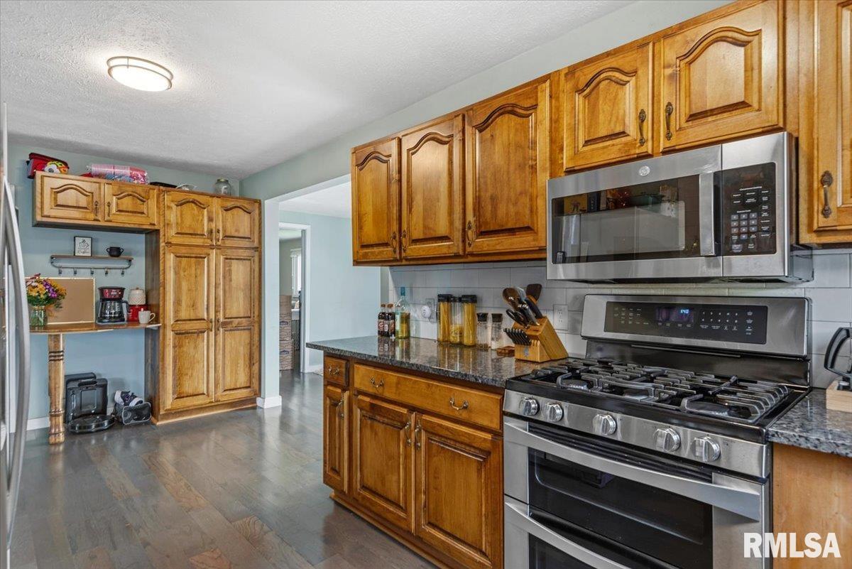 2128 Blackhawk Road Springfield, IL 62702 - Photo 6 of 25