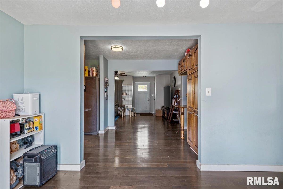 2128 Blackhawk Road Springfield, IL 62702 - Photo 10 of 25
