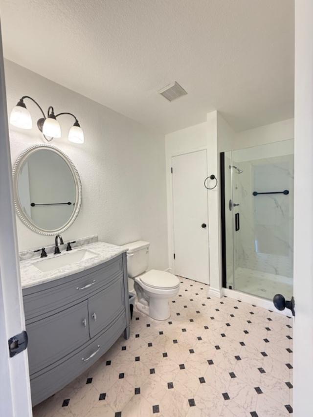 5145 East Lane Avenue, Unit 252 Fresno, CA 93727 - Photo 11 of 22 a bathroom with a sink toilet a shower and a mirror